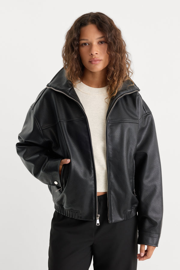THE BETTER THAN LEATHER FUNNEL JACKET | BLACK001-1 | GOOD AMERICAN | MODEL