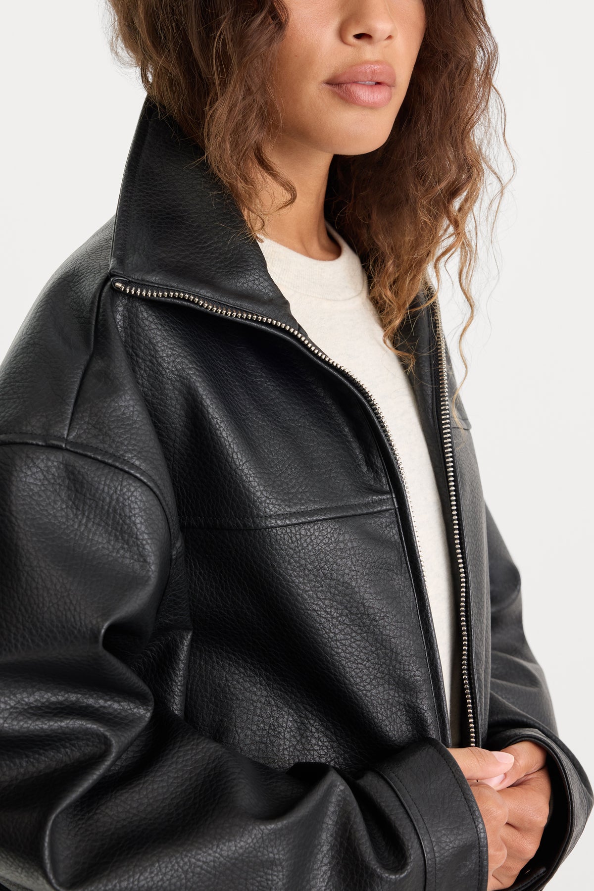 THE BETTER THAN LEATHER FUNNEL JACKET | BLACK001-2 | GOOD AMERICAN | MODEL