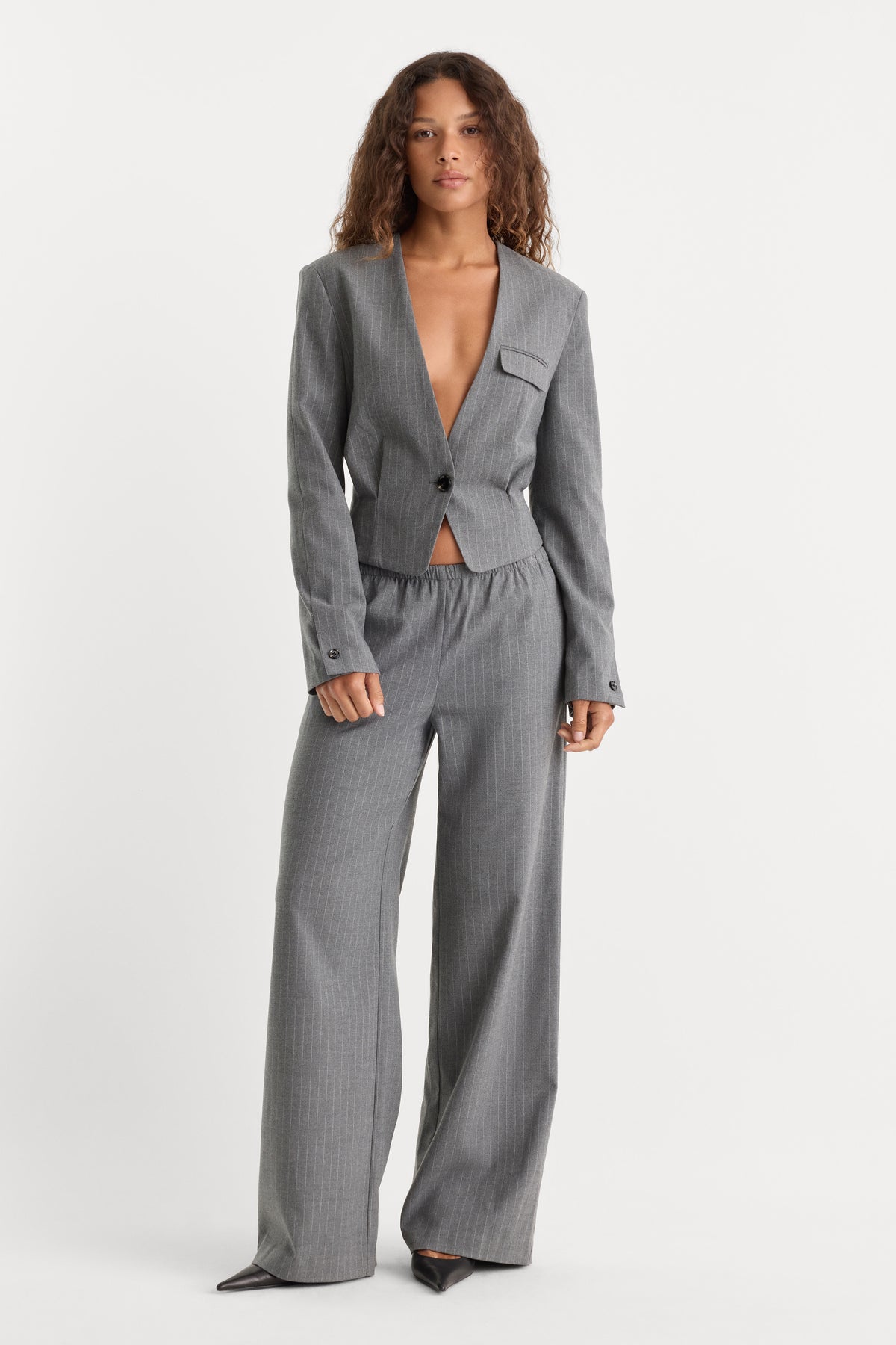 THE COLLARLESS BLAZER | CHARCOAL MELANGE PINSTRIPE-3 | GOOD AMERICAN | MODEL_A
