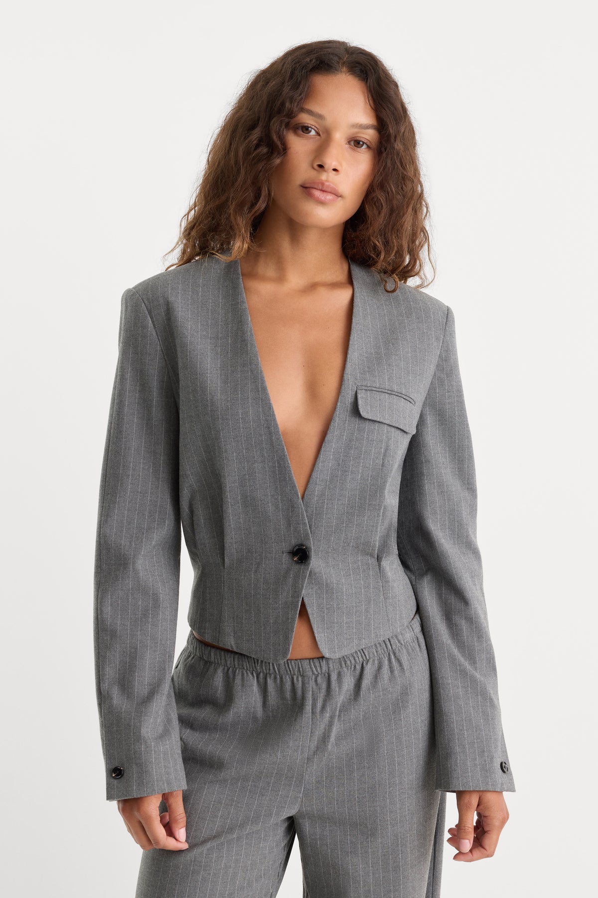 THE COLLARLESS BLAZER | CHARCOAL MELANGE PINSTRIPE-1 | GOOD AMERICAN | MODEL_A