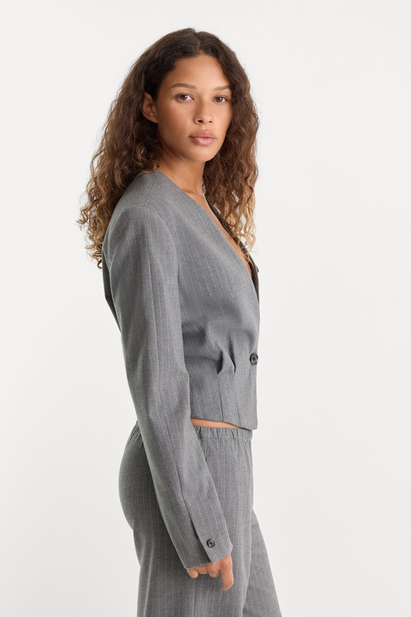 THE COLLARLESS BLAZER | CHARCOAL MELANGE PINSTRIPE-4 | GOOD AMERICAN | MODEL_A