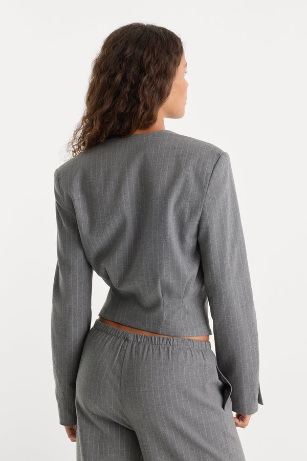 THE COLLARLESS BLAZER | CHARCOAL MELANGE PINSTRIPE-5 | GOOD AMERICAN | MODEL_A