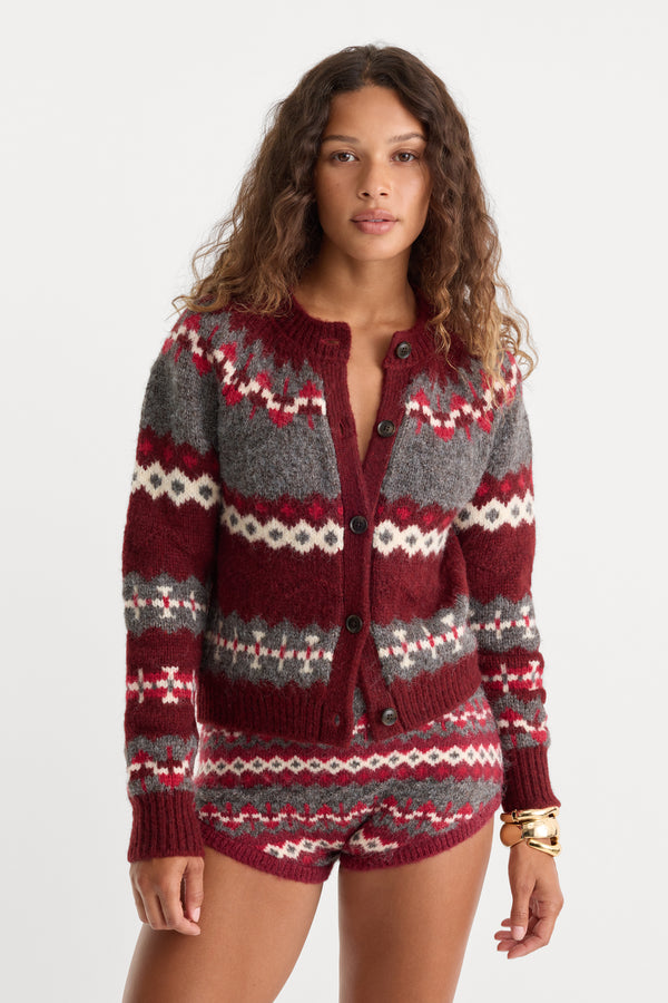 THE CLASSIC CARDIGAN | BORDEAUX FAIR ISLE-5 | GOOD AMERICAN | MODEL_A