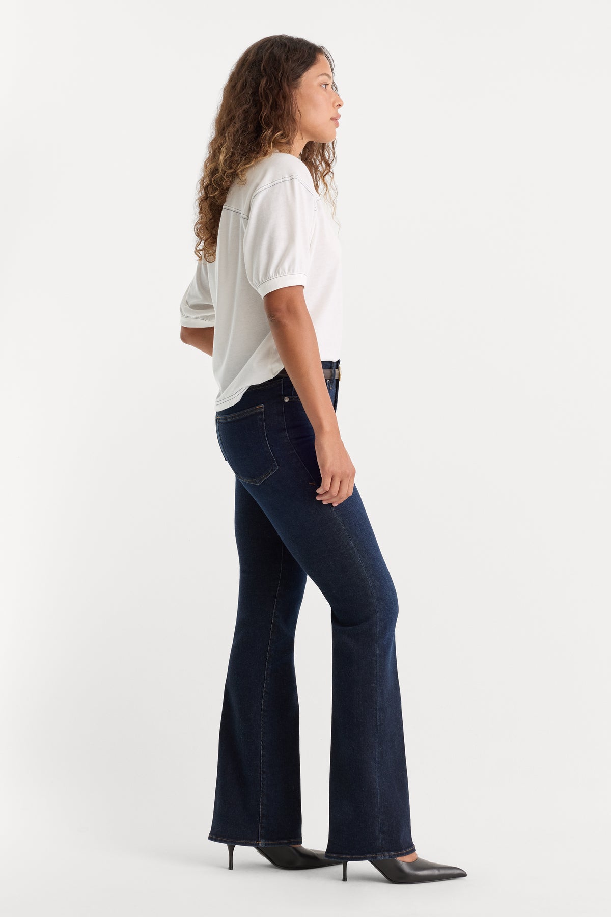 GOOD CLASSIC BOOTCUT JEANS | INDIGO1308-4 | GOOD AMERICAN | MODEL
