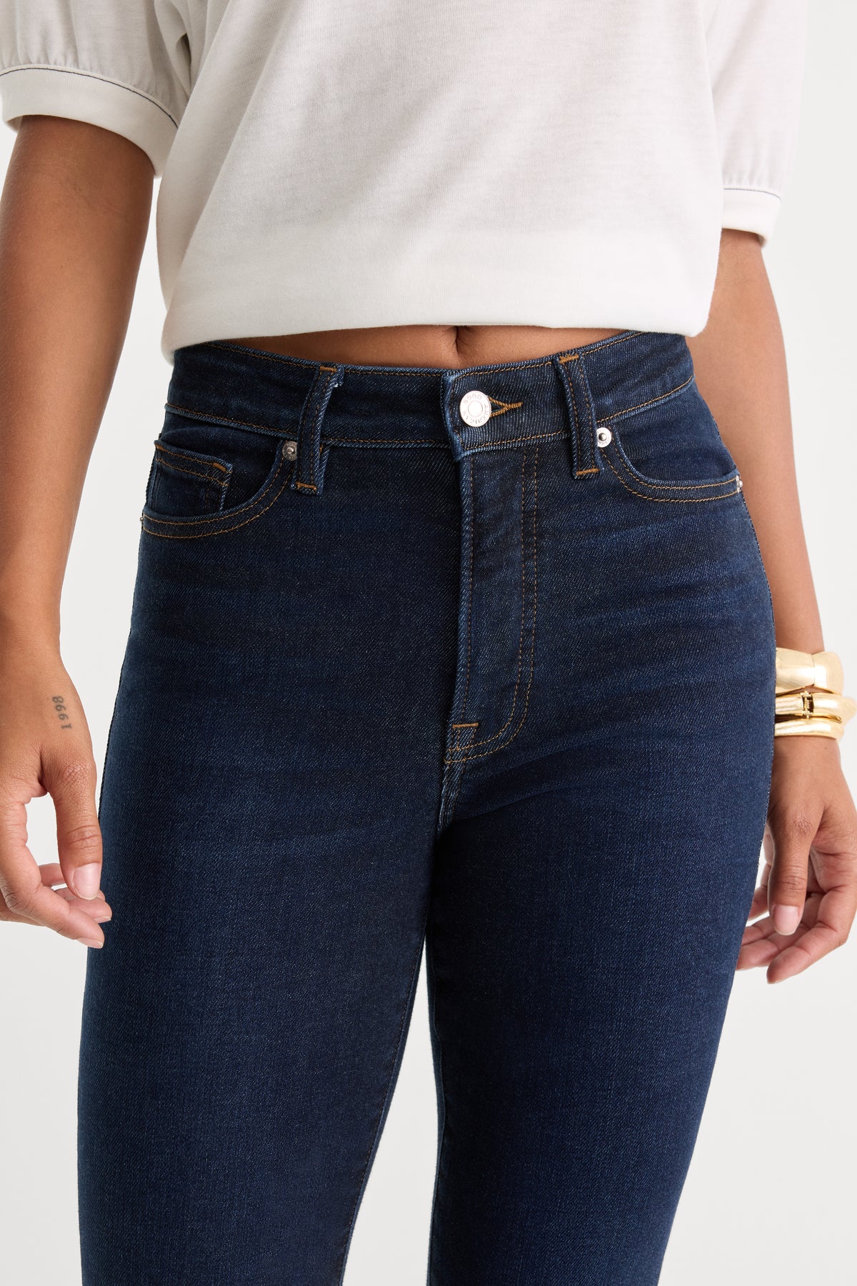 GOOD CLASSIC BOOTCUT JEANS | INDIGO1308-3 | GOOD AMERICAN | MODEL