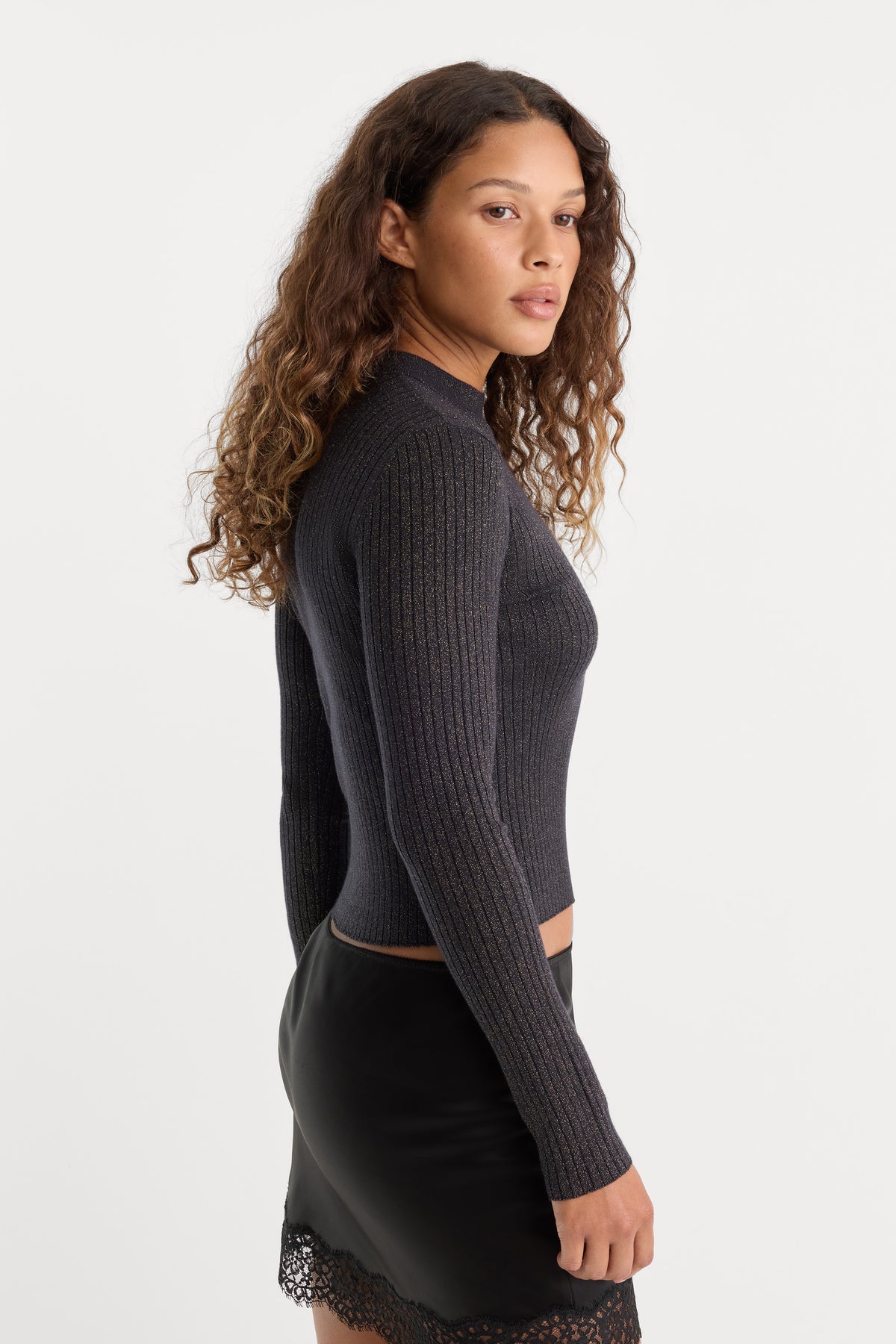 THE RIB LUREX SWEATER | BLACK001-3 | GOOD AMERICAN | MODEL_A