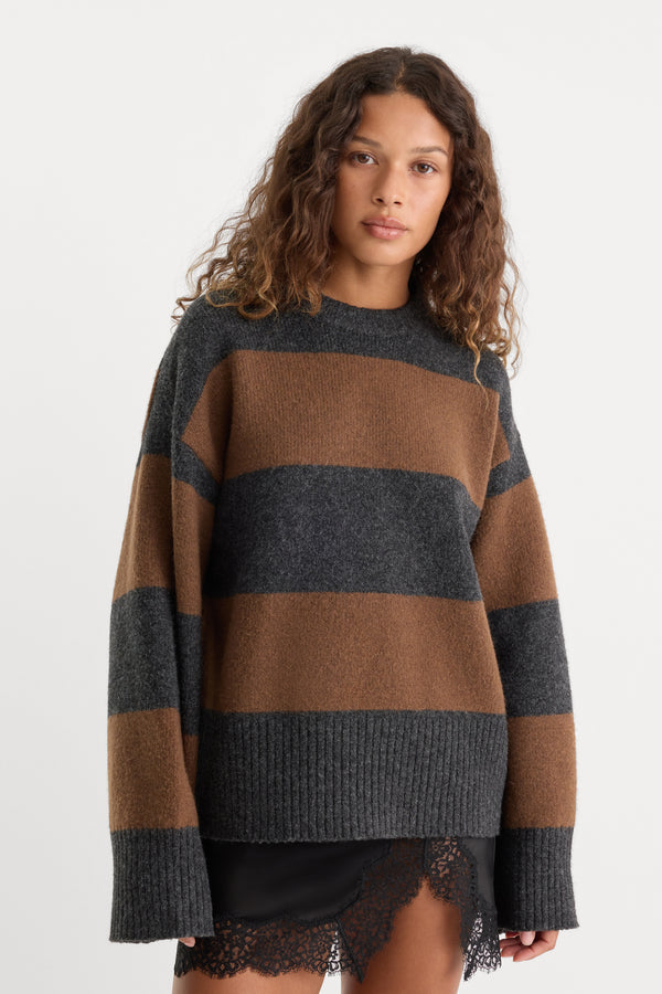 THE OVERSIZED CREW SWEATER | CHARCOAL BROWN STRIPE-1 | GOOD AMERICAN | MODEL