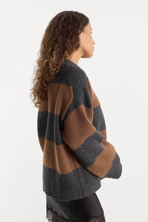 THE OVERSIZED CREW SWEATER | CHARCOAL BROWN STRIPE-2 | GOOD AMERICAN | MODEL