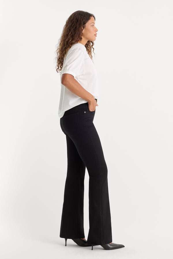 ALWAYS FITS GOOD PETITE BOOTCUT JEANS | BLACK001