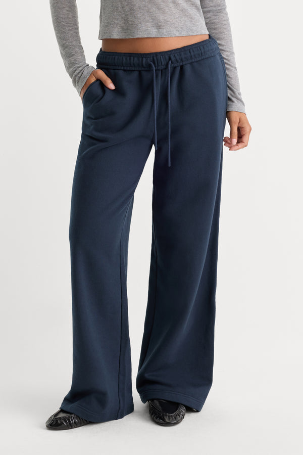 THE FRENCH TERRY SWEATPANT | NEW NAVY002-3 | GOOD AMERICAN | MODEL_A