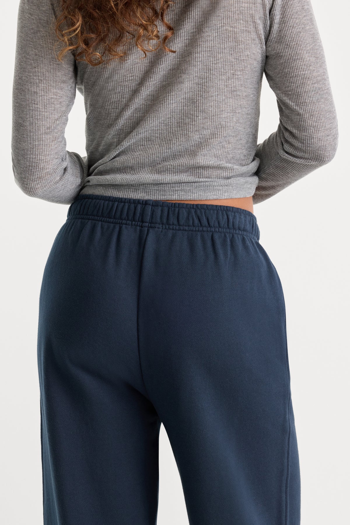 THE FRENCH TERRY SWEATPANT | NEW NAVY002-5 | GOOD AMERICAN | MODEL_A