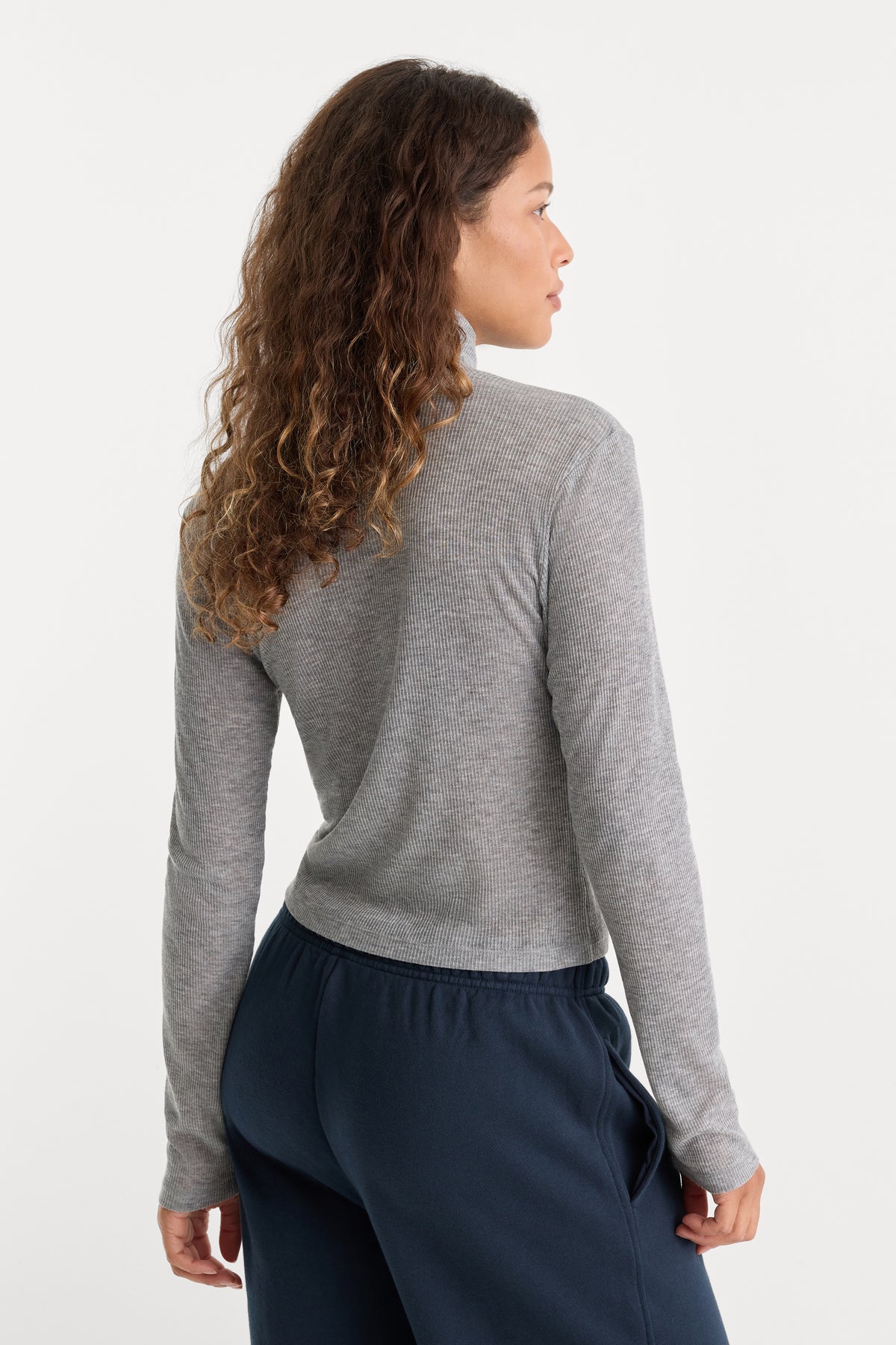 THE SHEER RIB TURTLENECK | GREY MELANGE-5 | GOOD AMERICAN | MODEL