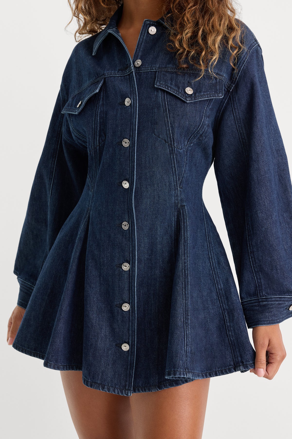 THE WEIGHTLESS FIT AND FLARE DENIM DRESS | WESTON-2 | GOOD AMERICAN | MODEL_A