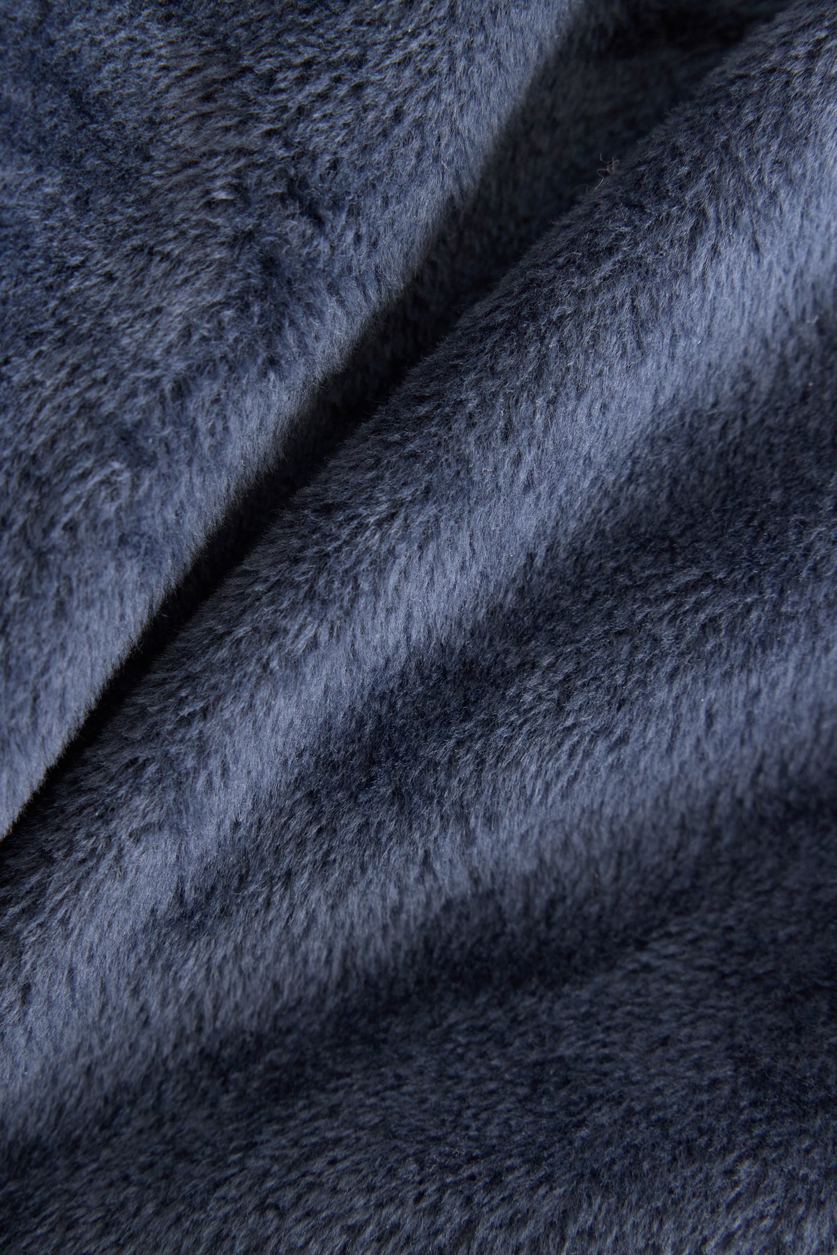 THE BRUSHED FLEECE HENLEY | NEW NAVY-4 | GOOD AMERICAN | MODEL