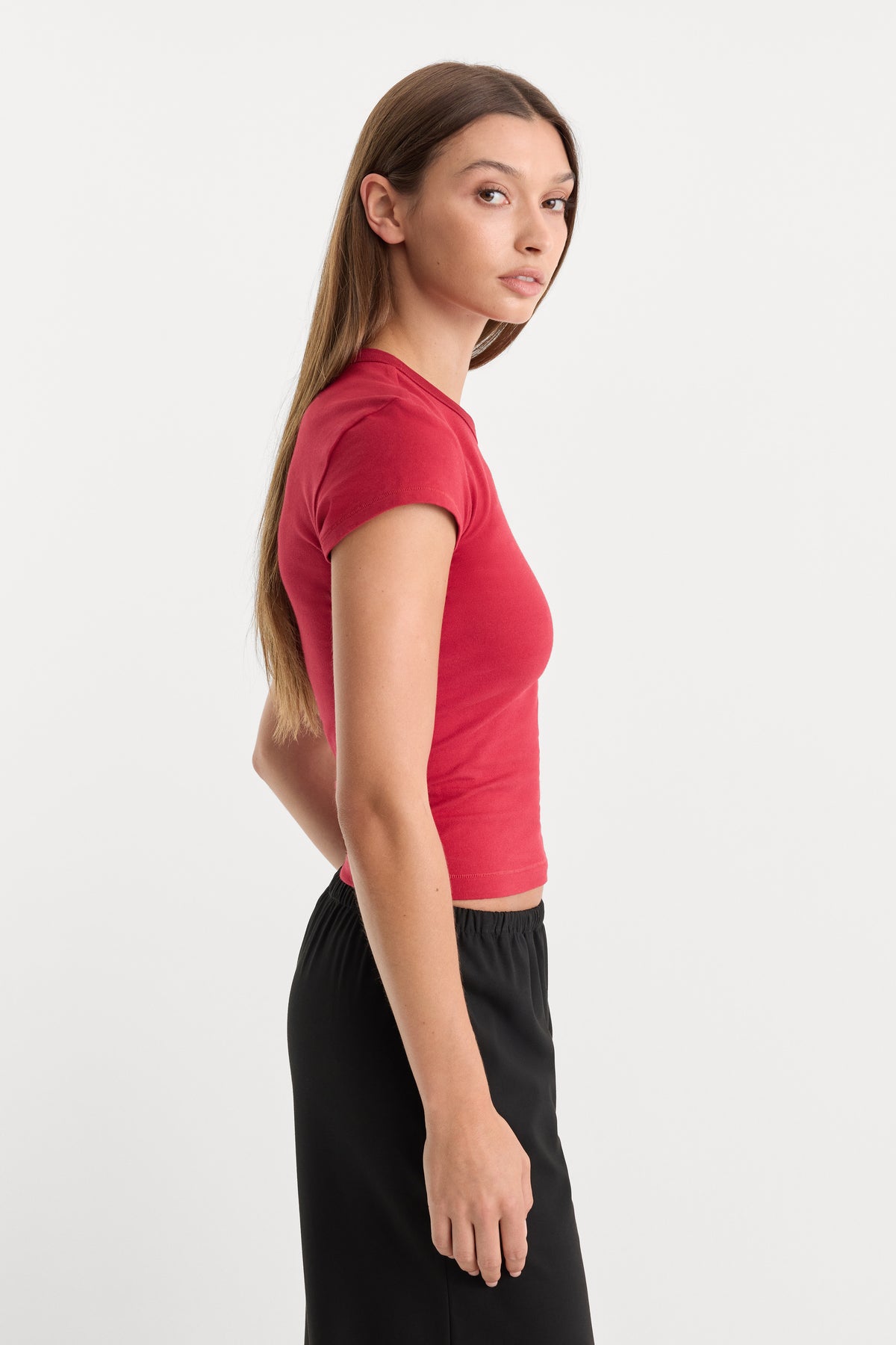 THE CAP SLEEVE TEE | CARMINE-2 | GOOD AMERICAN | MODEL