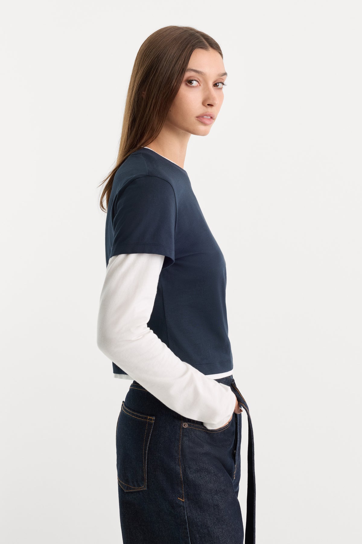 THE COMBO LAYERED TEE | NAVY WITH CHALK-2 | GOOD AMERICAN | MODEL