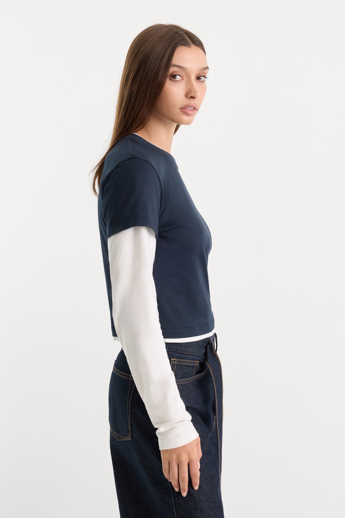 THE COMBO LAYERED TEE | NAVY WITH CHALK-4 | GOOD AMERICAN | MODEL