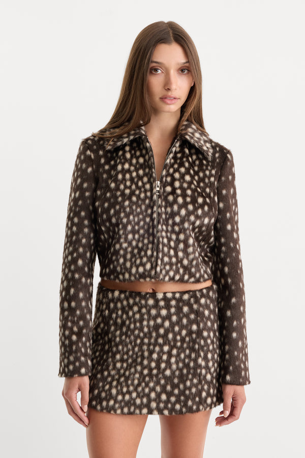 THE PONYHAIR SWING JACKET | DEEP CHOCOLATE FAWN-2 | GOOD AMERICAN | MODEL