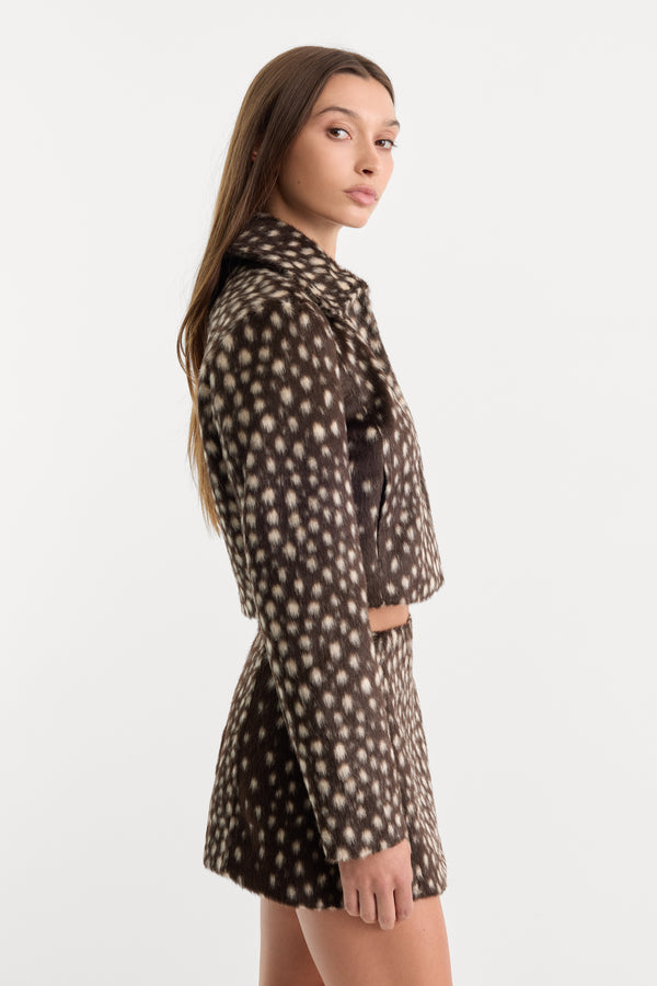 THE PONYHAIR SWING JACKET | DEEP CHOCOLATE FAWN-4 | GOOD AMERICAN | MODEL