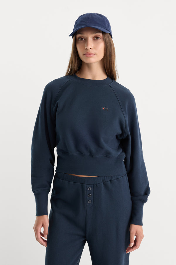 THE FRENCH TERRY RAGLAN SWEATSHIRT | NEW NAVY002-1 | GOOD AMERICAN | MODEL_A