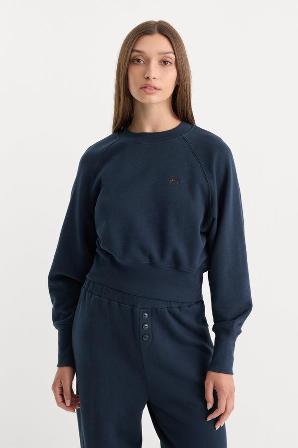 THE FRENCH TERRY RAGLAN SWEATSHIRT | NEW NAVY002-5 | GOOD AMERICAN | MODEL_A