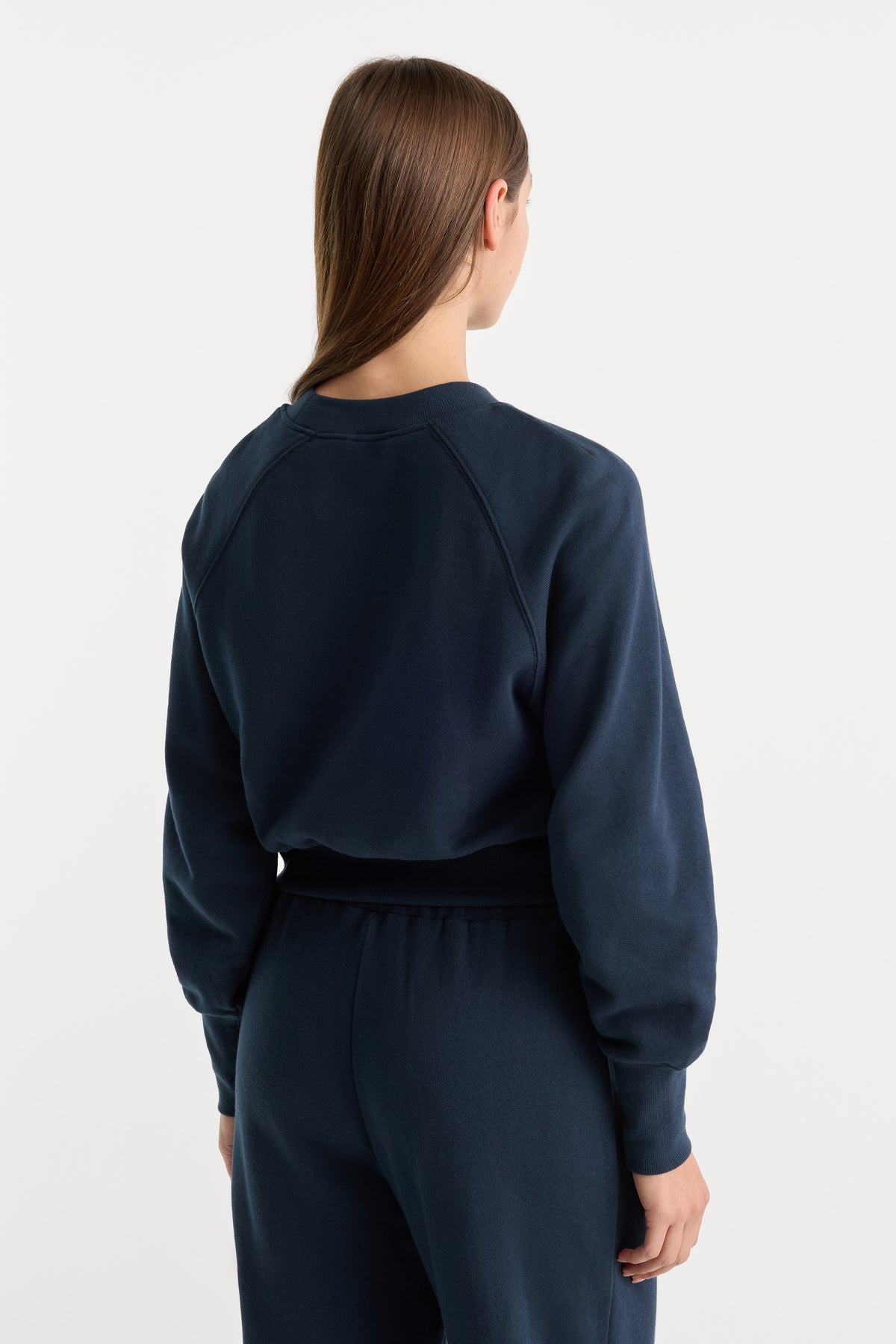 THE FRENCH TERRY RAGLAN SWEATSHIRT | NEW NAVY002-6 | GOOD AMERICAN | MODEL_A