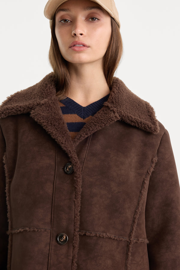 THE FAUX SHEARLING LONG COAT | DEEP CHOCOLATE-2 | GOOD AMERICAN | MODEL_A