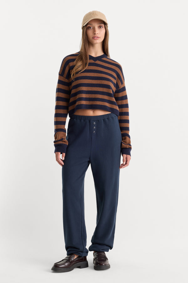 THE SHRUNKEN V NECK SWEATER | NAVY BRONZE STRIPE-4 | GOOD AMERICAN | MODEL_A