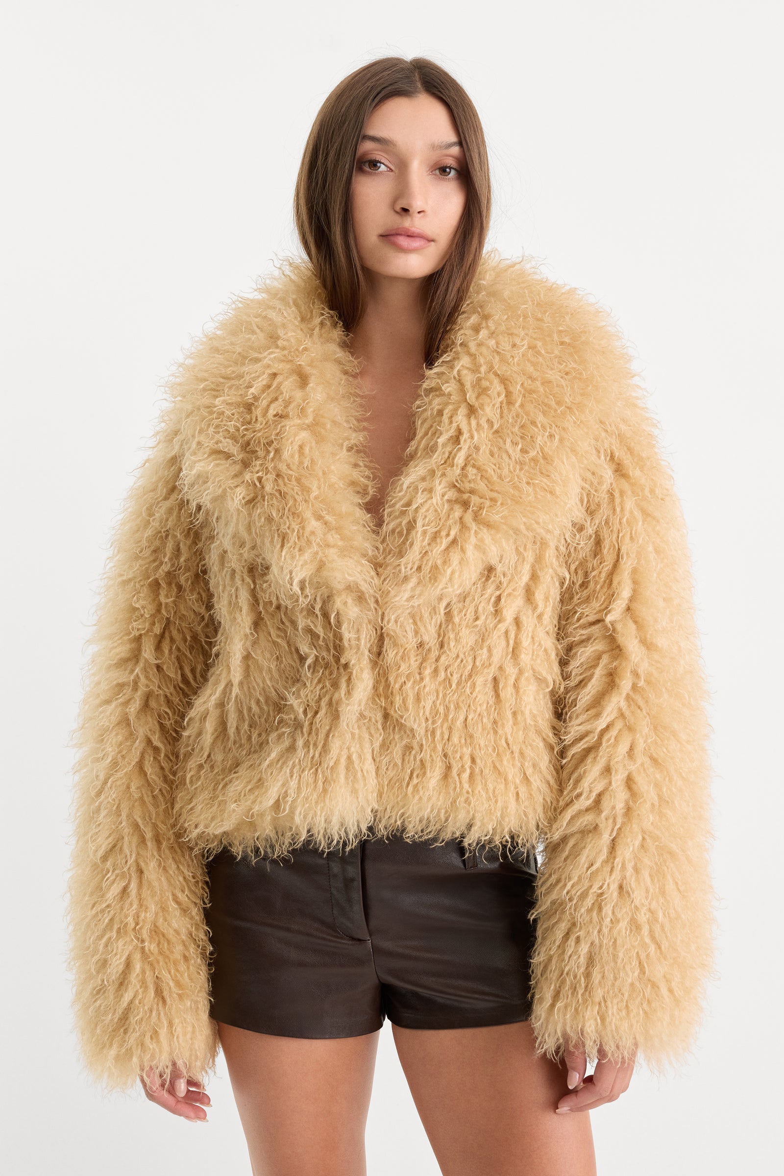 THE FAUX FUR COAT | SAND-2 | GOOD AMERICAN | MODEL