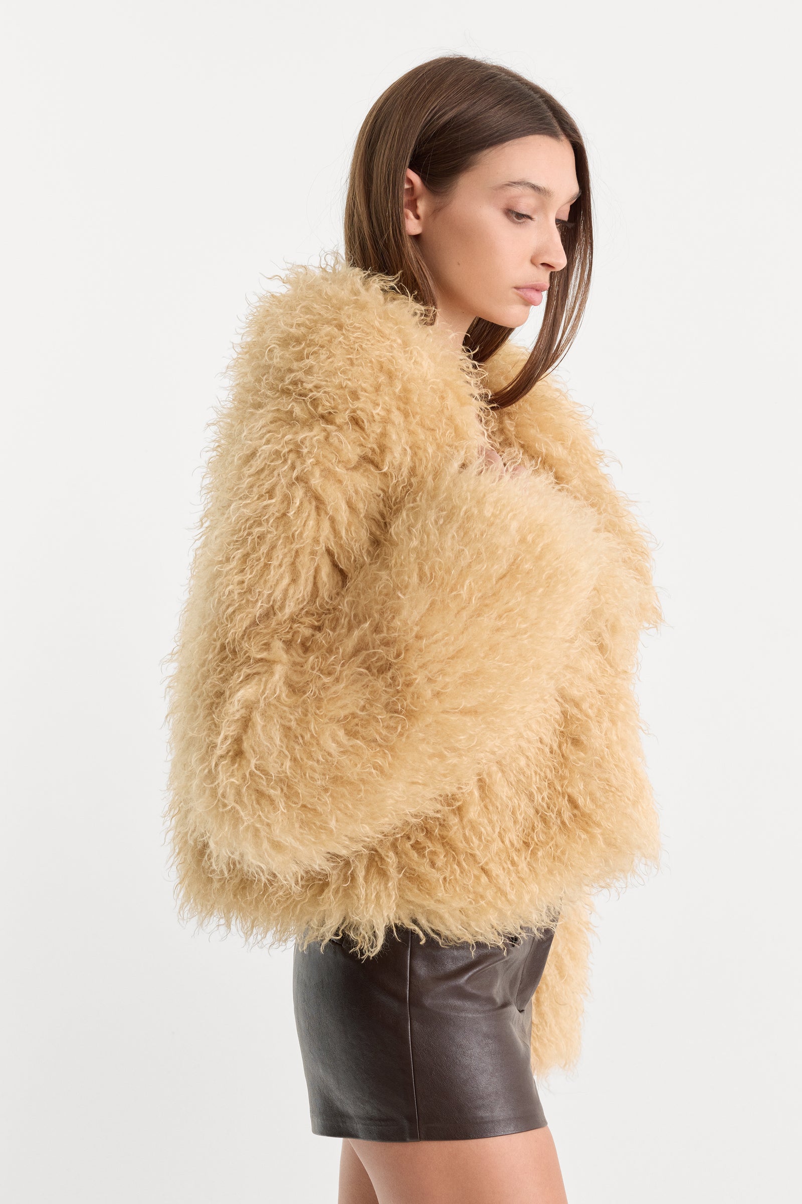 THE FAUX FUR COAT | SAND-3 | GOOD AMERICAN | MODEL