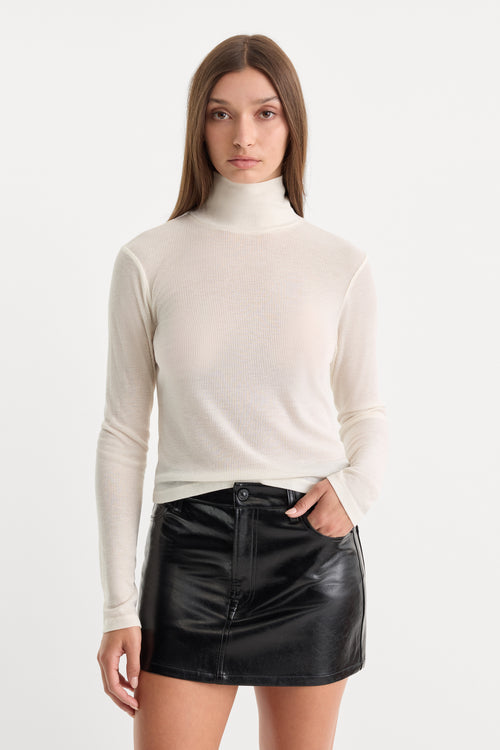 THE SHEER RIB TURTLENECK | PEARL-1 | GOOD AMERICAN | MODEL