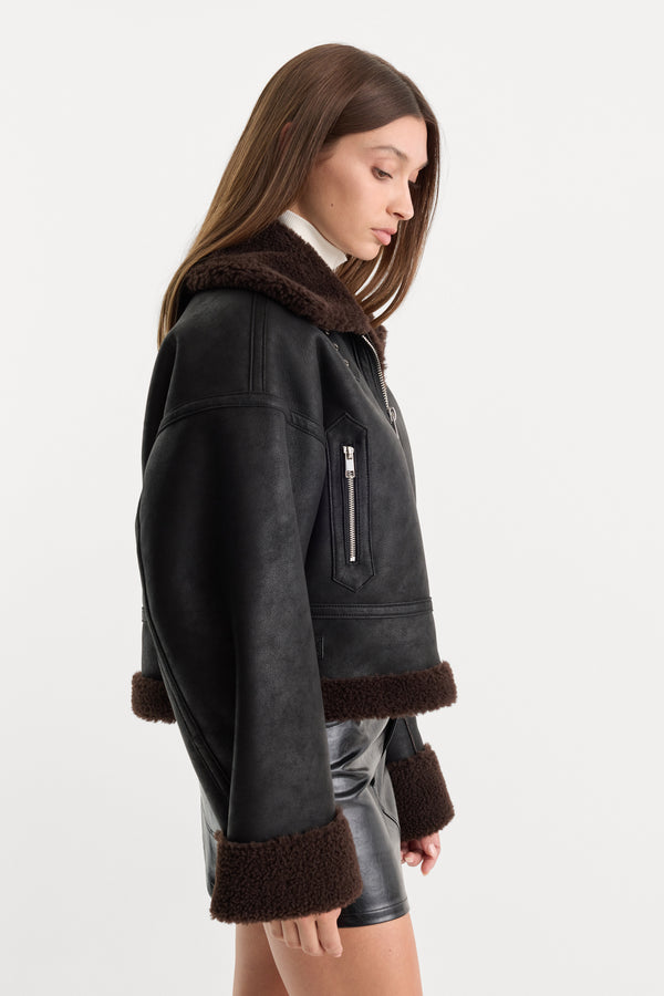 THE FAUX SHEARLING AVIATOR JACKET | BLACK WITH BROWN-3 | GOOD AMERICAN | MODEL_A