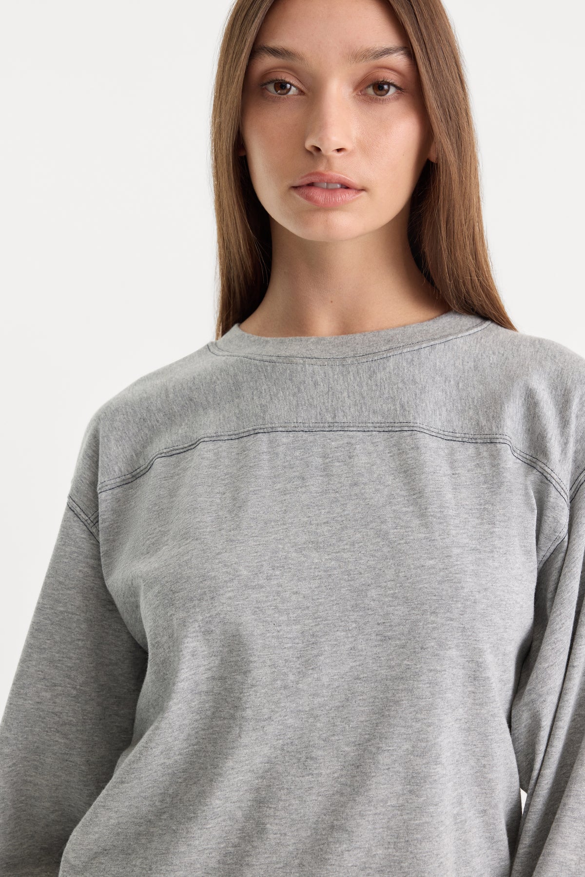 THE LONG SLEEVE GYM TEE | GREY MELANGE-2 | GOOD AMERICAN | MODEL