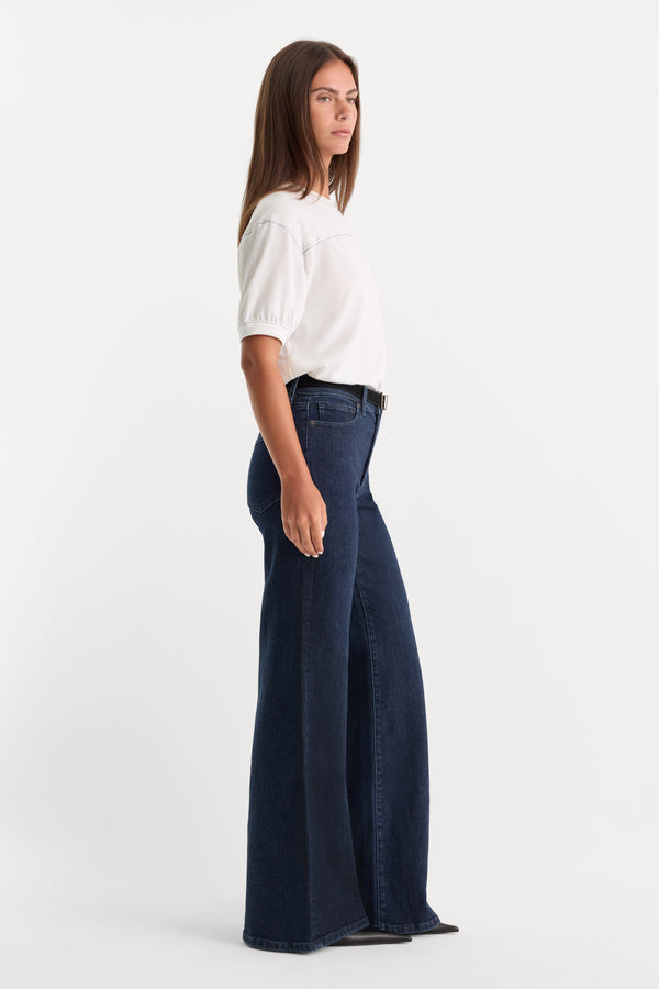 GOOD PETITE PALAZZO JEANS | INDIGO1153-2 | GOOD AMERICAN | MODEL_A