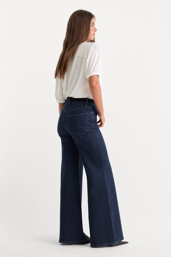 GOOD PETITE PALAZZO JEANS | INDIGO1153-4 | GOOD AMERICAN | MODEL_A