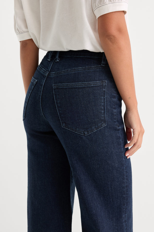 GOOD PETITE PALAZZO JEANS | INDIGO1153-6 | GOOD AMERICAN | MODEL_A