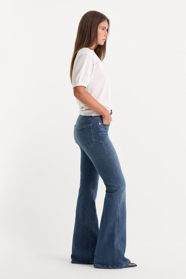GOOD LEGS FLARE JEANS LONG | BLUE004-4 | GOOD AMERICAN | MODEL_A