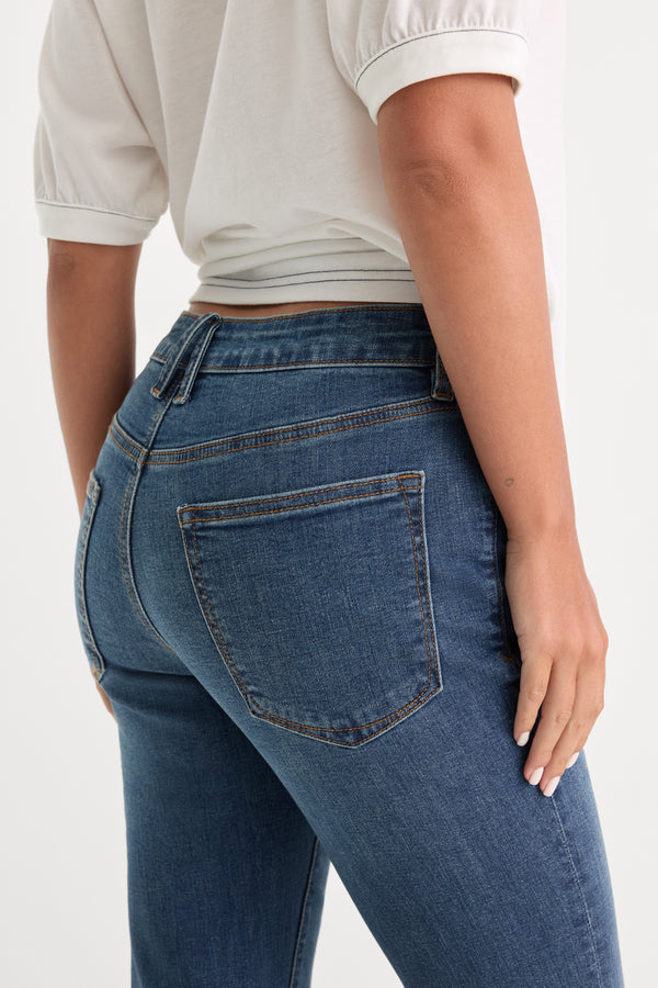 GOOD PETITE FLARE JEANS | BLUE004