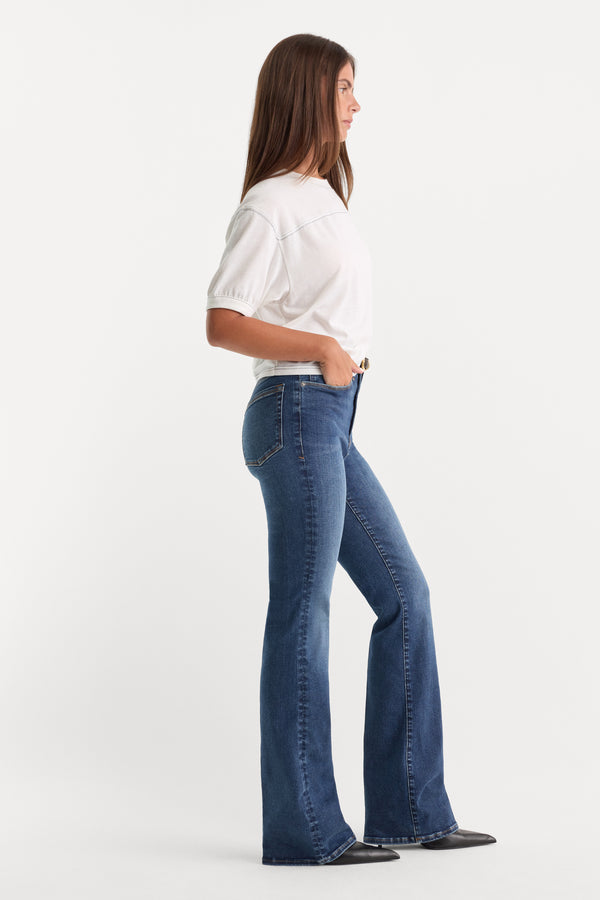 ALWAYS FITS GOOD PETITE BOOTCUT JEANS | INDIGO446