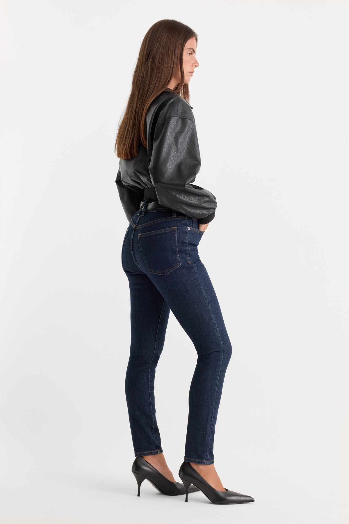 GOOD LEGS SKINNY JEANS | INDIGO1153-6 | GOOD AMERICAN | MODEL