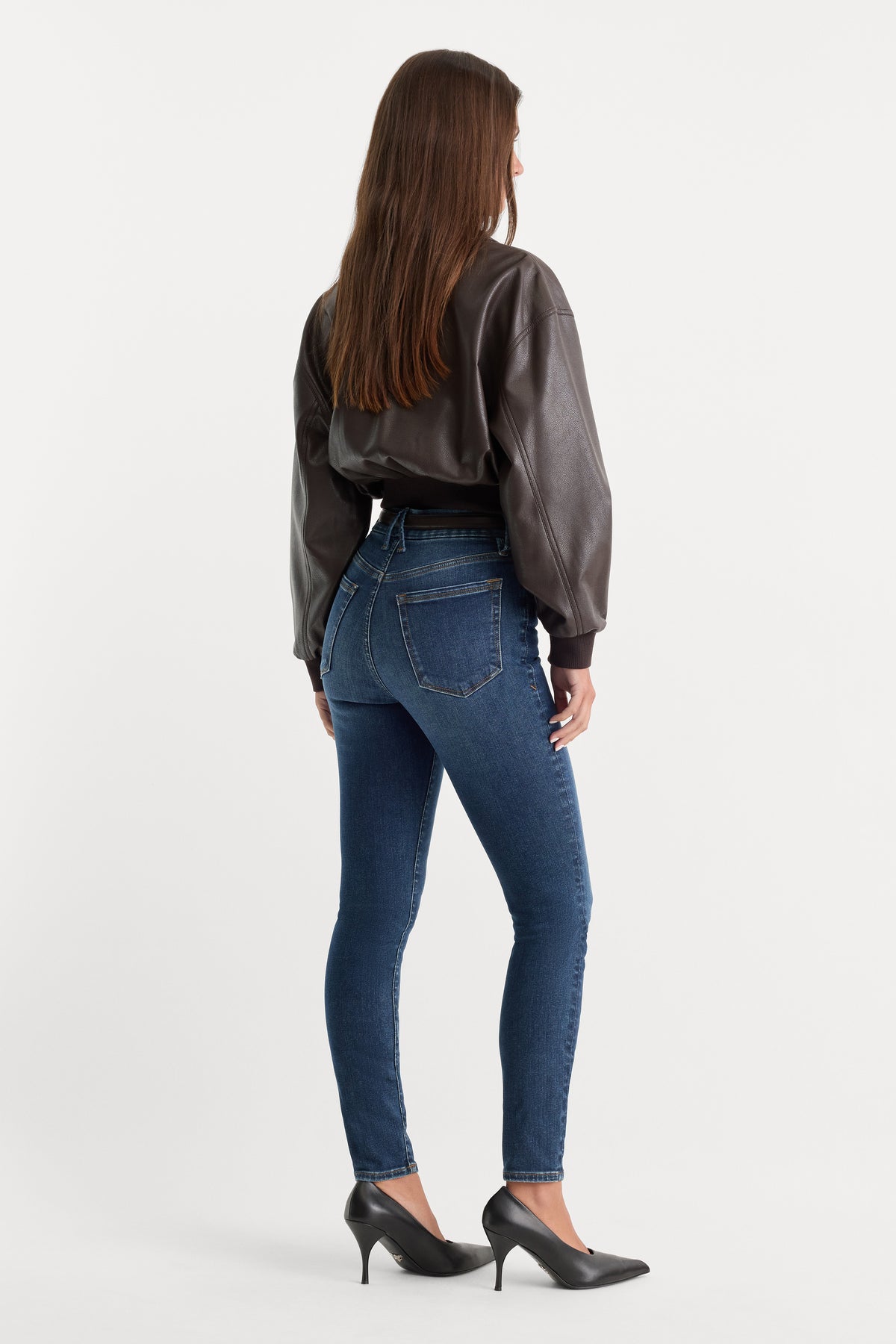 ALWAYS FITS GOOD LEGS SKINNY JEANS | INDIGO446-7 | GOOD AMERICAN | MODEL_A