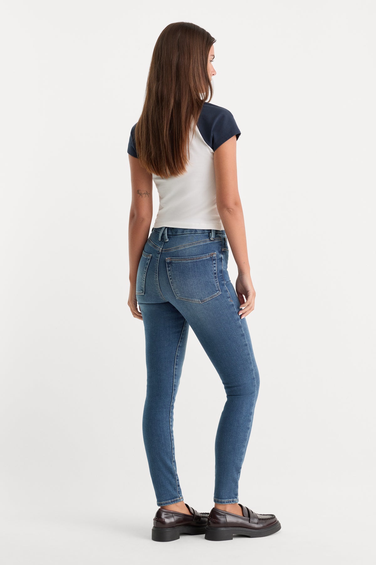 GOOD WAIST SKINNY COMPRESSION JEANS | INDIGO312-6 | GOOD AMERICAN | MODEL