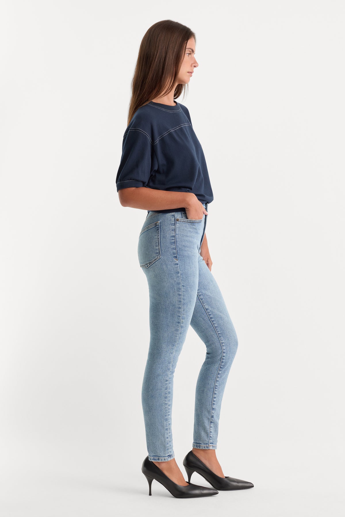 GOOD LEGS SKINNY JEANS | INDIGO1154-3 | GOOD AMERICAN | MODEL