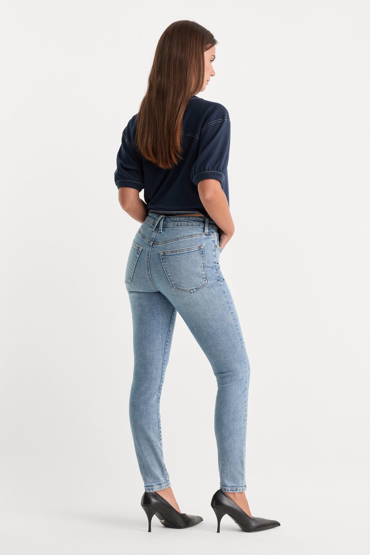 GOOD LEGS SKINNY JEANS | INDIGO1154-5 | GOOD AMERICAN | MODEL