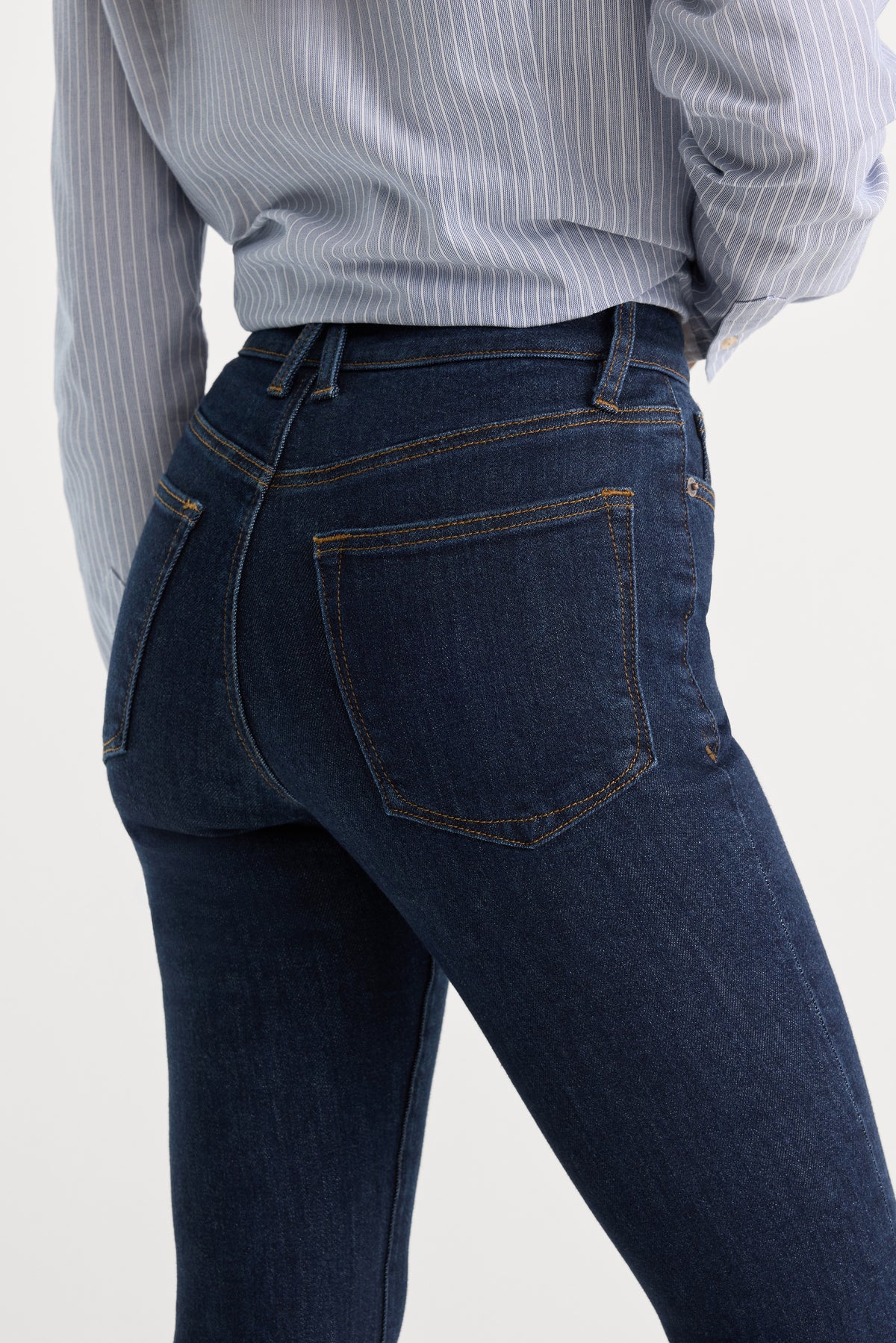 GOOD LEGS FLARE JEANS | INDIGO1153-5 | GOOD AMERICAN | MODEL_A