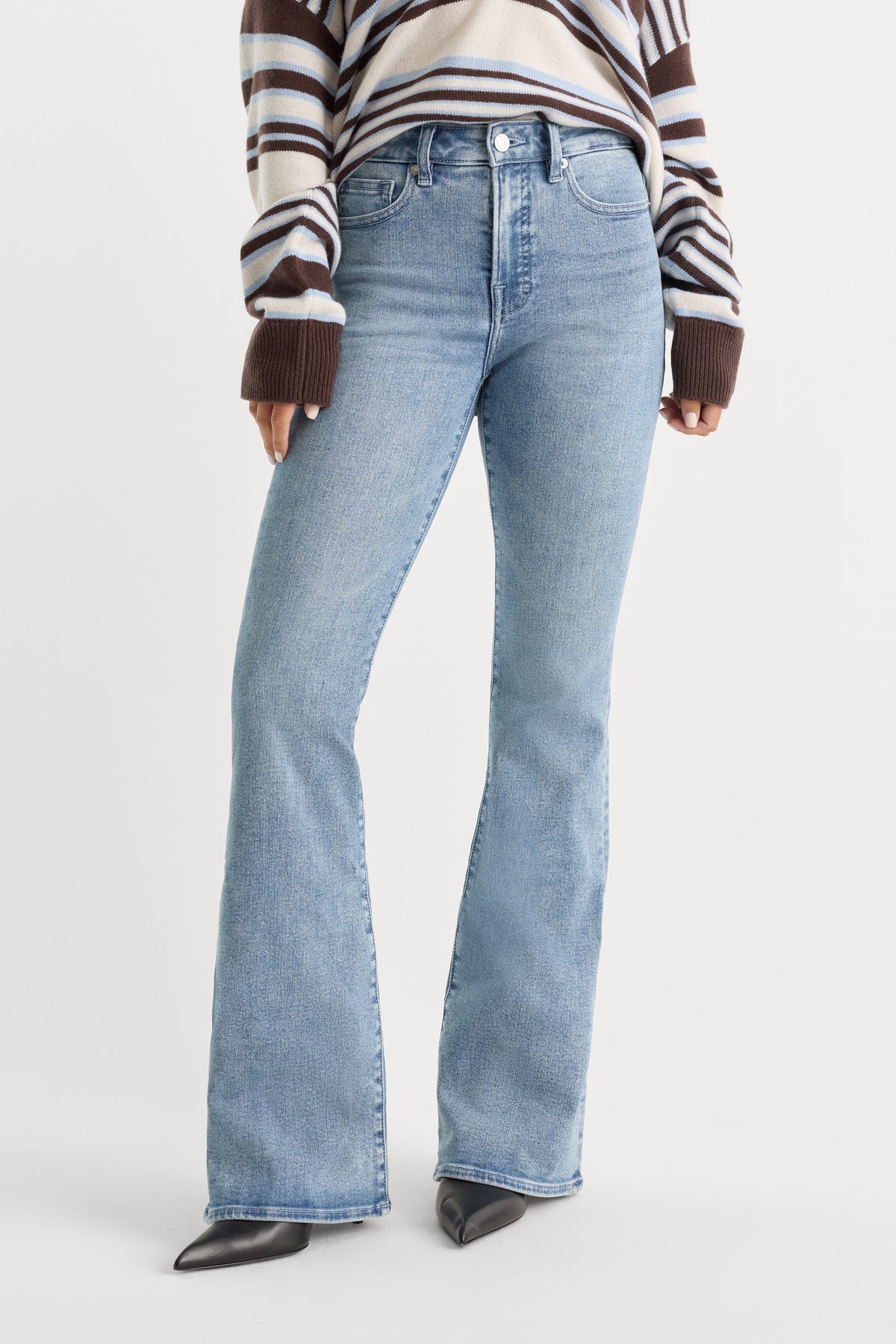 GOOD LEGS FLARE JEANS | INDIGO1154-2 | GOOD AMERICAN | MODEL_A