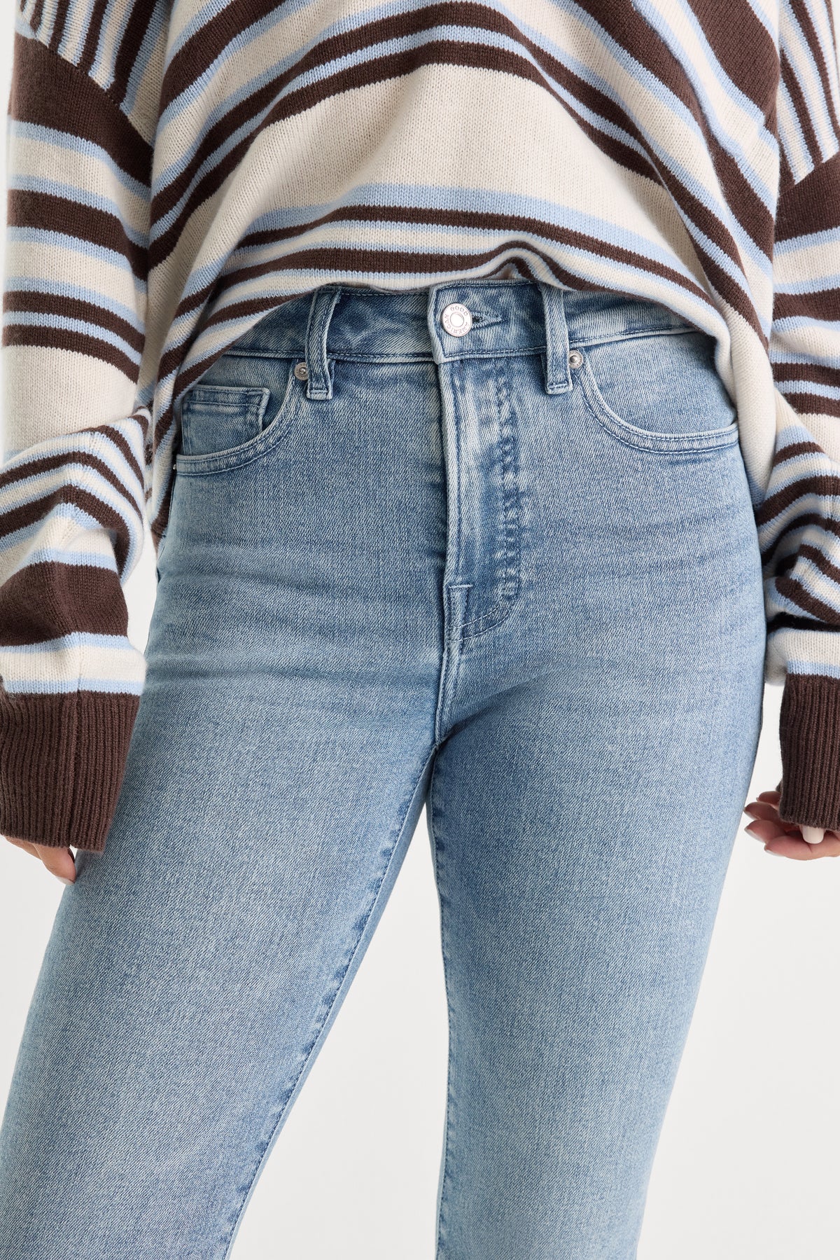 GOOD LEGS FLARE JEANS | INDIGO1154-4 | GOOD AMERICAN | MODEL_A