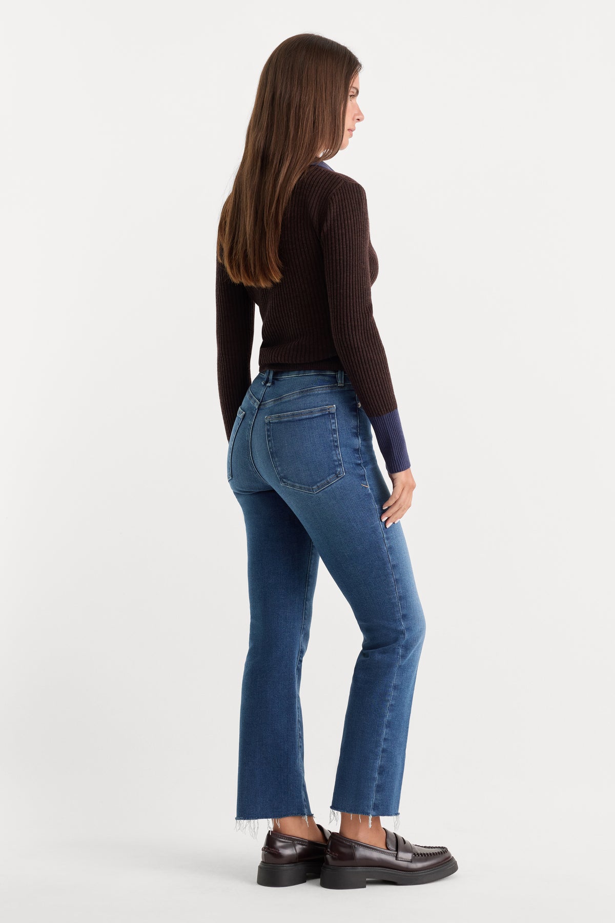SOFT TECH GOOD LEGS STRAIGHT JEANS | INDIGO818-5 | GOOD AMERICAN | MODEL