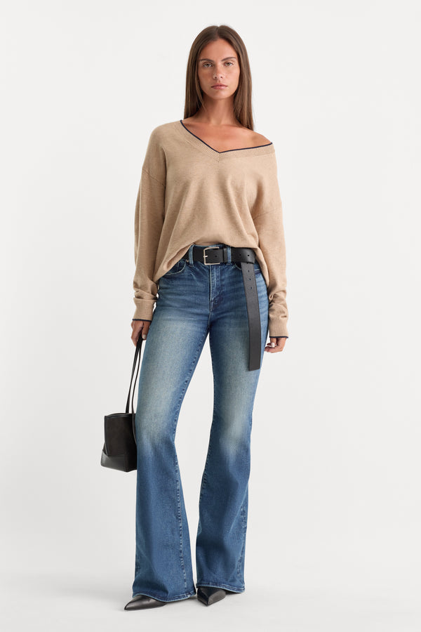 ALWAYS FITS GOOD LEGS FLARE JEANS | INDIGO1071-1 | GOOD AMERICAN | MODEL
