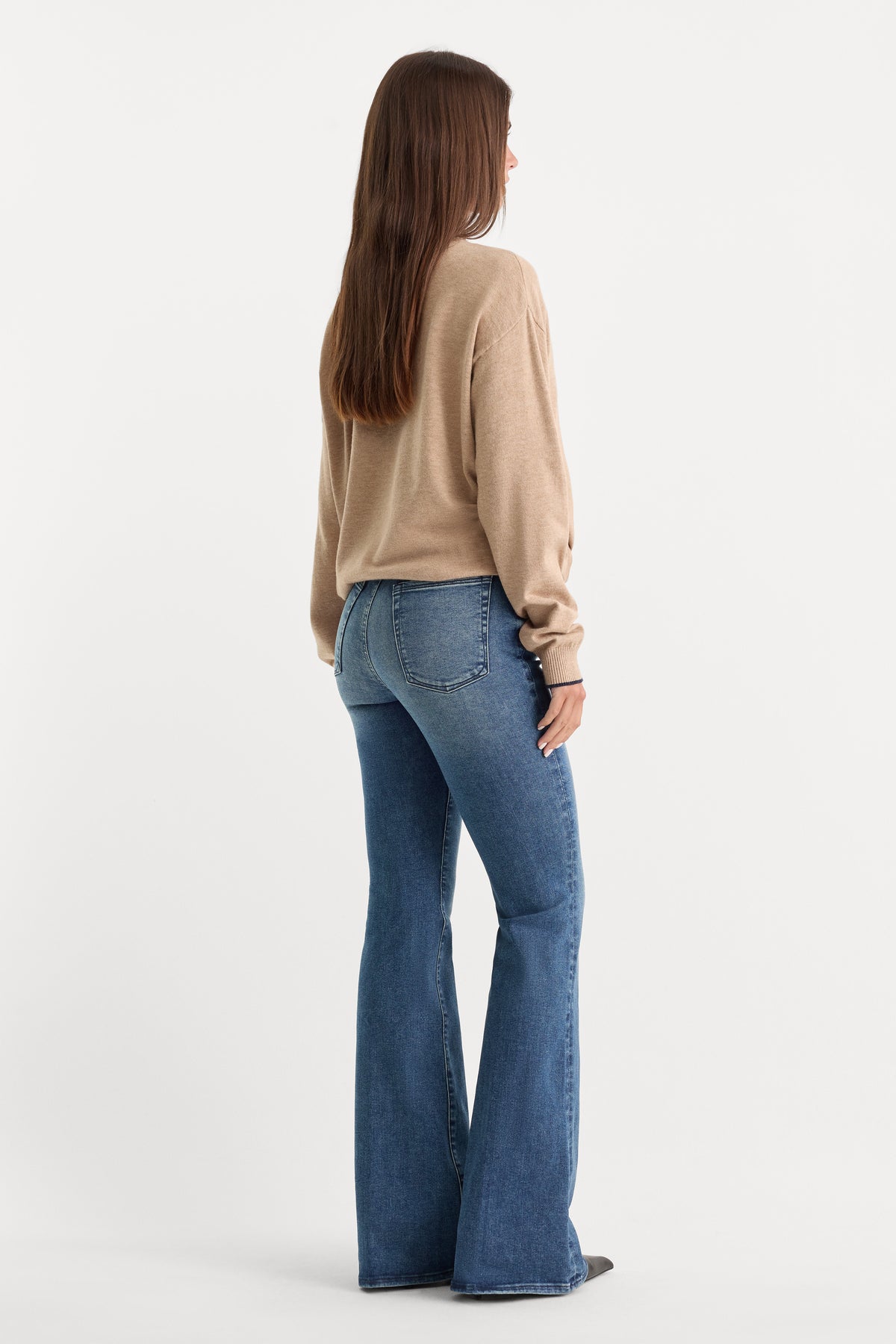 ALWAYS FITS GOOD LEGS FLARE JEANS | INDIGO1071-5 | GOOD AMERICAN | MODEL